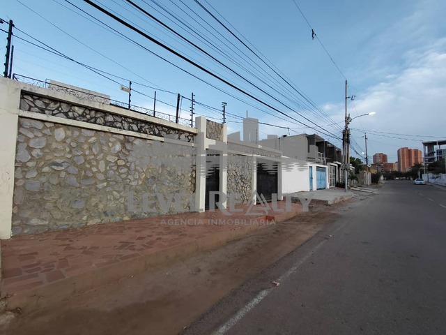 #0041 - Casa para Venta en Maracaibo - V
